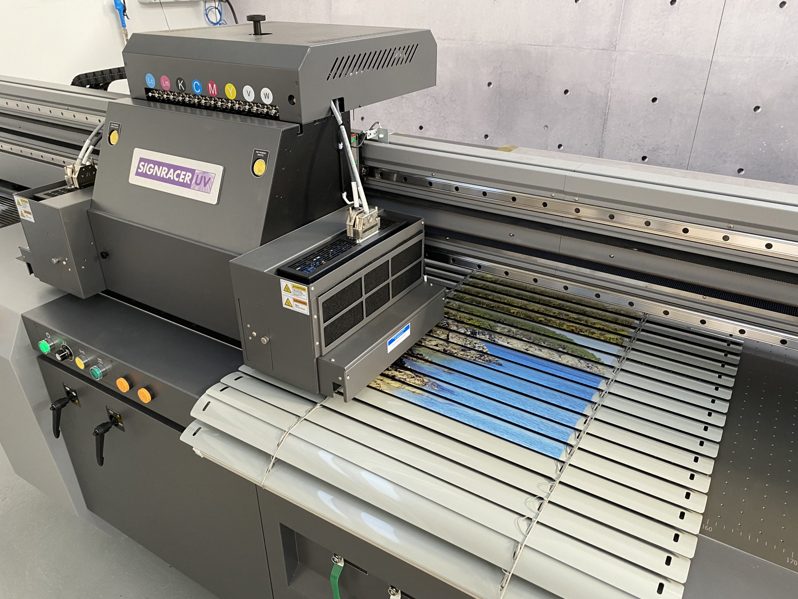 Una marcia in più con Signracer 2512V, la case study di Maja Digital Printing